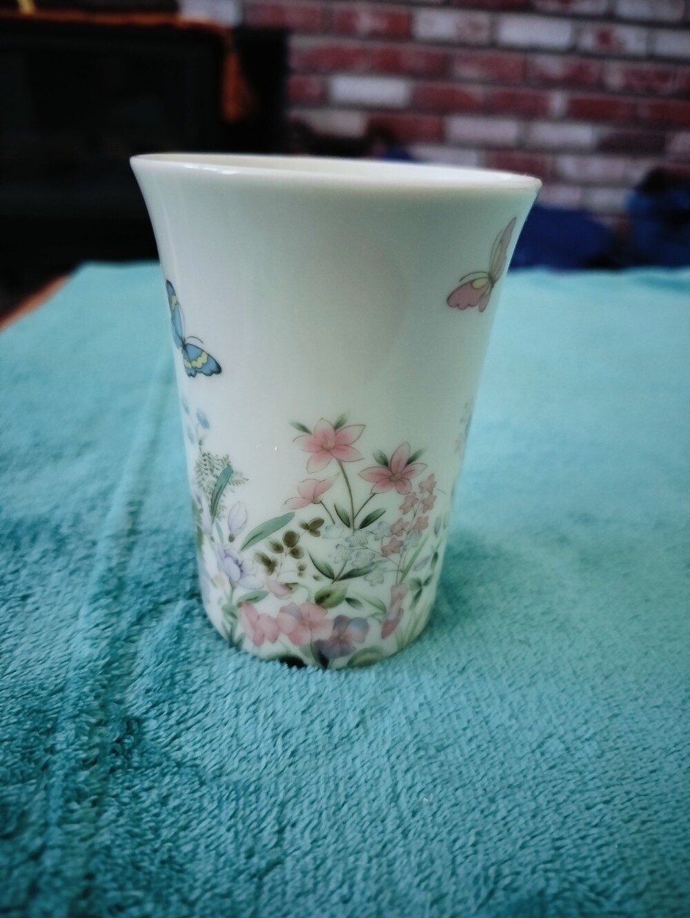 Shibata Japanese Fine Porcelain Meadow Flower & Butterfly Flared Tumbler Vase
